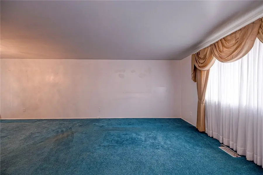 215 Hillendale Rd, Pittsburgh, PA 15237 - #2