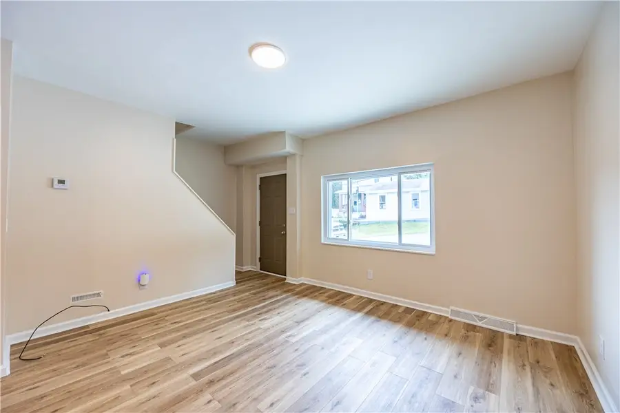 6953 Verona St, Verona, PA 15147 - #2