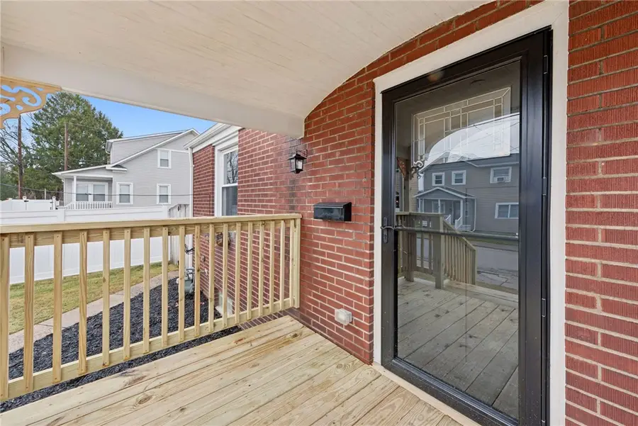 29 E Madison St, Latrobe, PA 15650 - #3