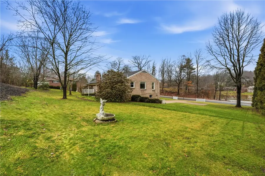 114 Whitehill Dr, New Castle, PA 16105 - #3