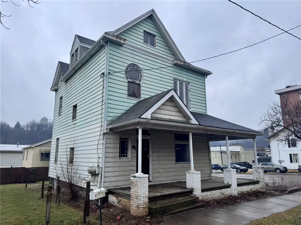 246 Main St, Leechburg, PA 15656 - #1
