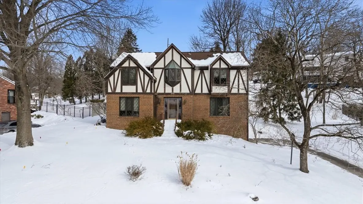 8186 Streamside Dr, Pittsburgh, PA 15237 - #1