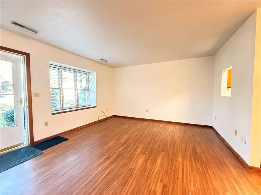 504 Holly Ct, Saxonburg, PA 16056 - #2