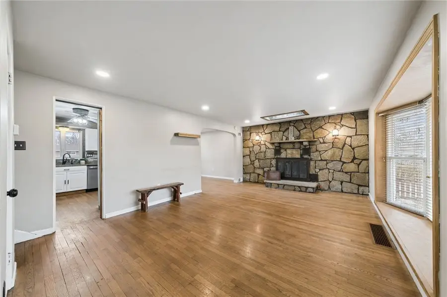 2745 Hastings Dr, New Kensington, PA 15068 - #3