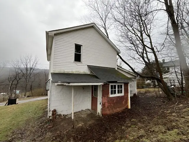 1027 Church St, Sagamore, PA 16250 - #2