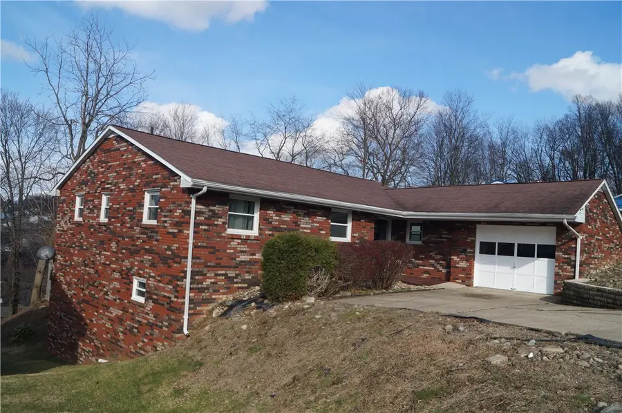 412 Jane St, Jeannette, PA 15644 - #2