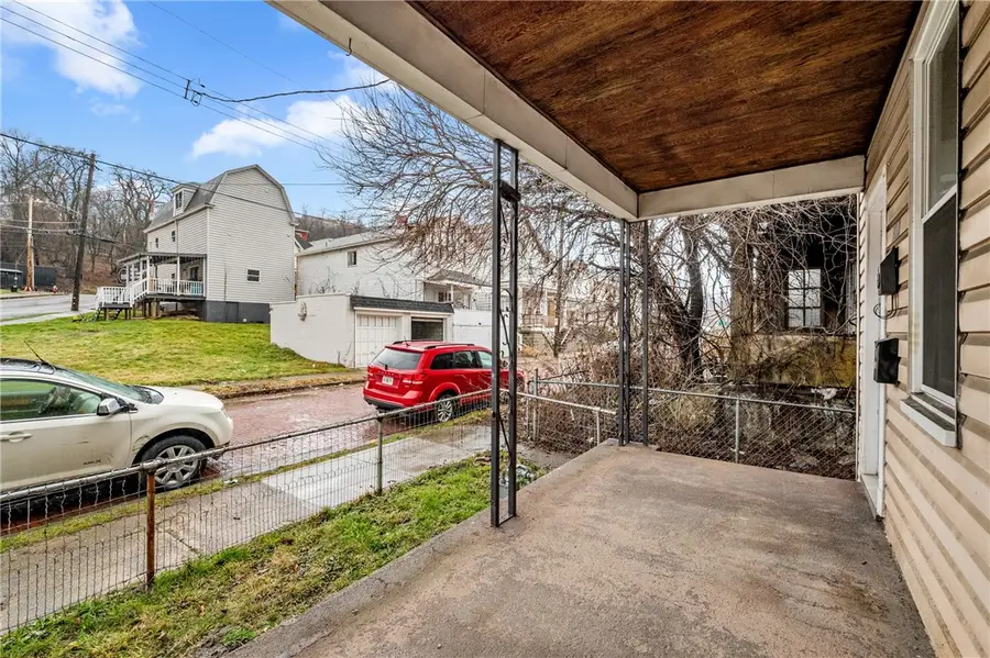 902 Robinson St, McKees Rocks, PA 15136 - #3