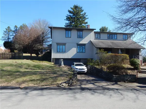 221 Sunset Dr, Pittsburgh, PA 15235