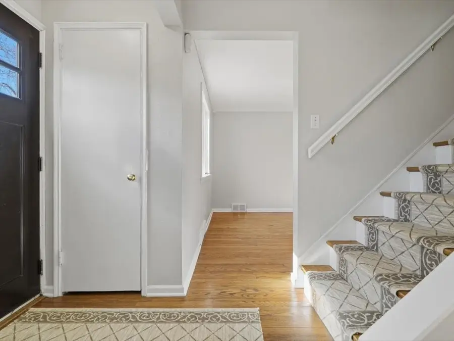 1002 S Greenlawn Dr, Mount Lebanon, PA 15216 - #2