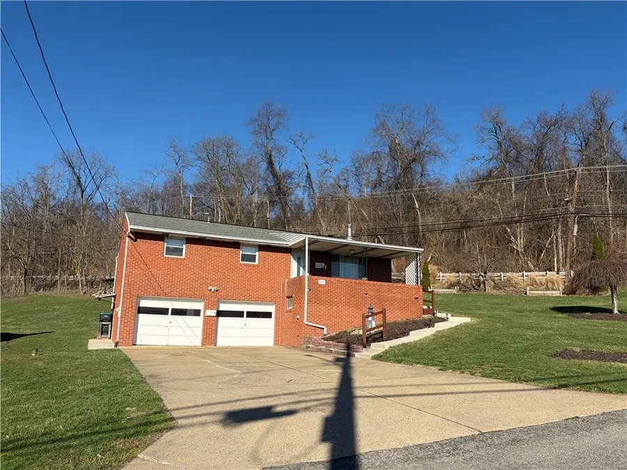 100 Pinewood Dr, Bridgeville, PA 15017 - #2