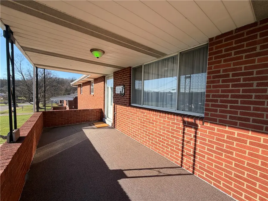 100 Pinewood Dr, Bridgeville, PA 15017 - #3