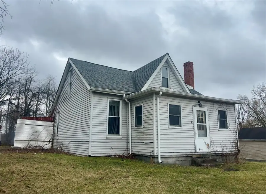 9 Main St, Hickory, PA 15340 - #2