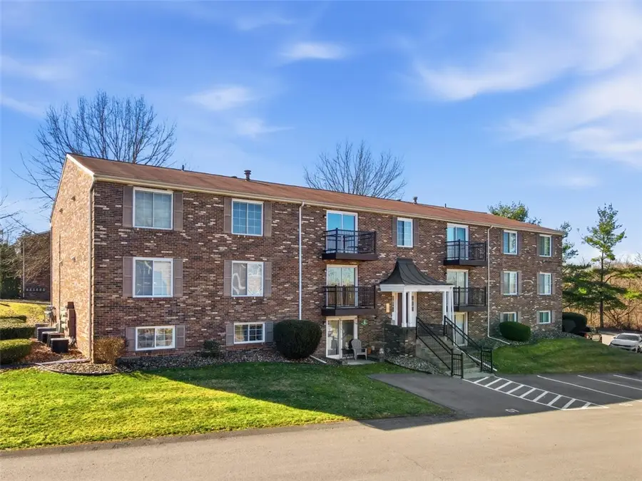 6211 Patrick Henry Dr, Aliquippa, PA 15001 - #2