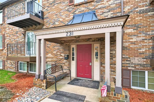 231 Coxcomb Hill #4, New Kensington, PA 15068