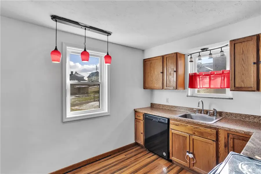 114 S 8th St, Youngwood, PA 15697 - #2