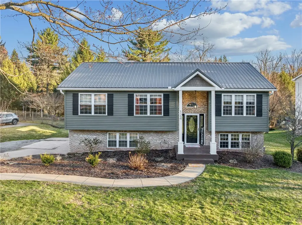 124 Pinebrook Drive, Beaver Falls, PA 15010 - #1