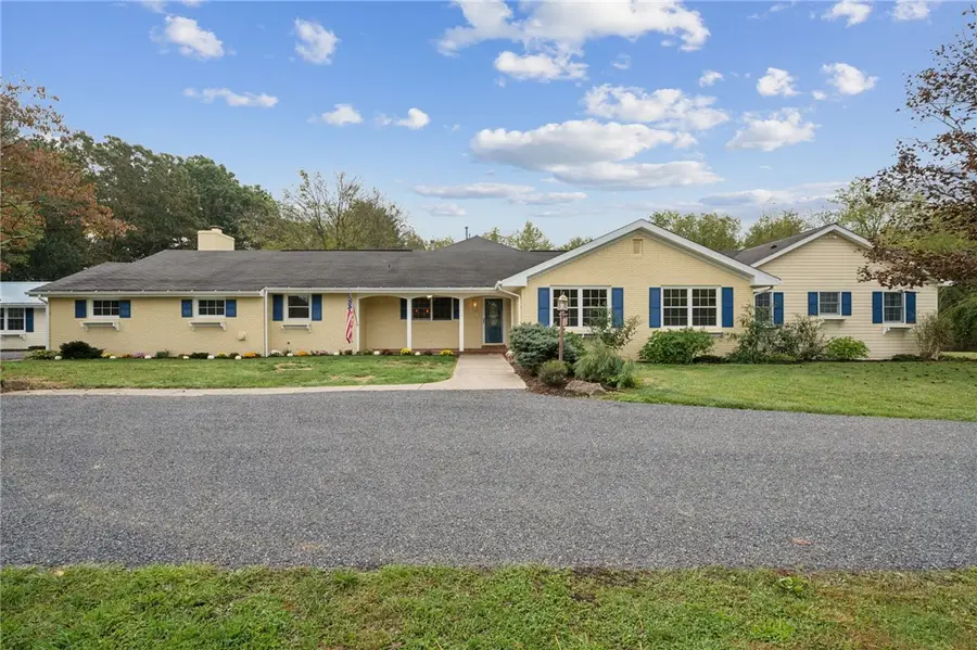 2 Deerfield Ln, Indiana, PA 15701 - #2
