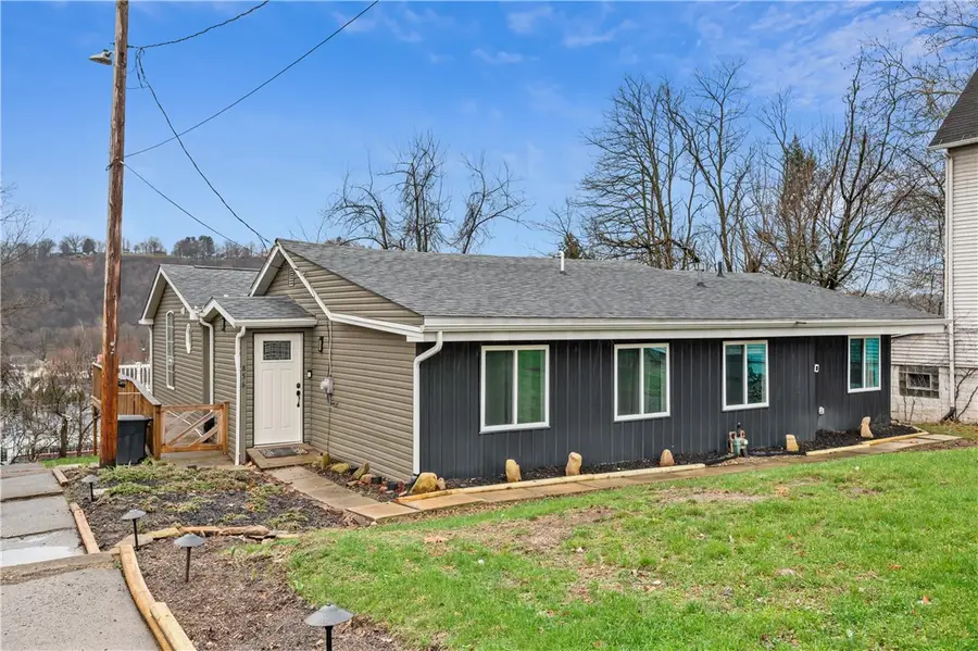 856 Cleveland Ave, Brackenridge, PA 15014 - #2