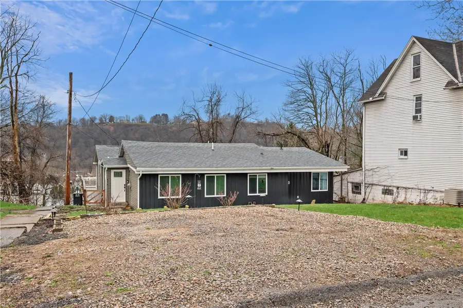 856 Cleveland Ave, Brackenridge, PA 15014 - #3