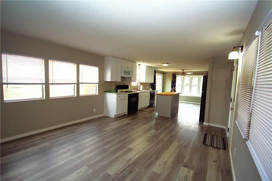 122 Woodland Dr., Tarentum, PA 15084 - #3