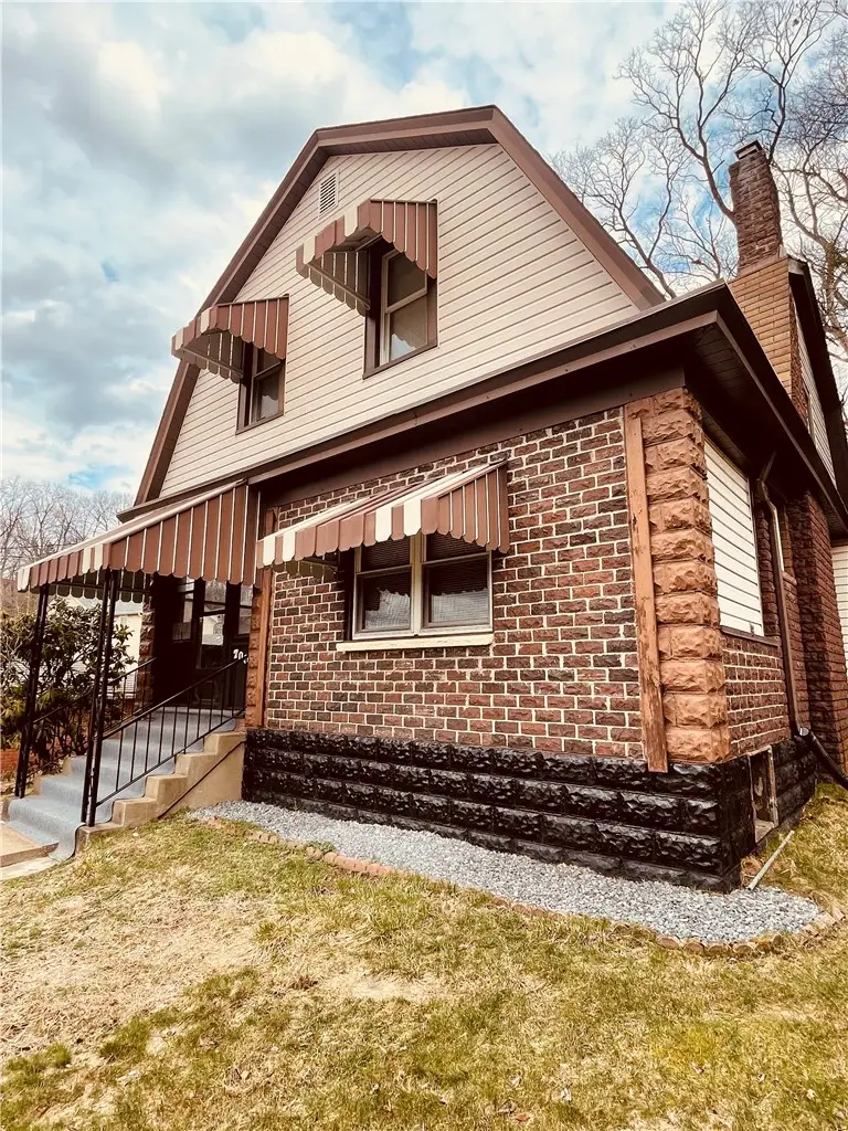 709 Charles St, Carnegie, PA 15106 - #2