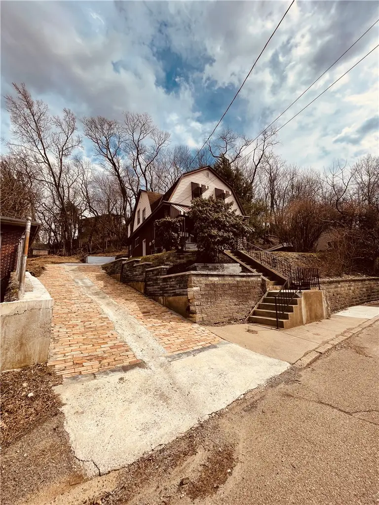 709 Charles St, Carnegie, PA 15106 - #3