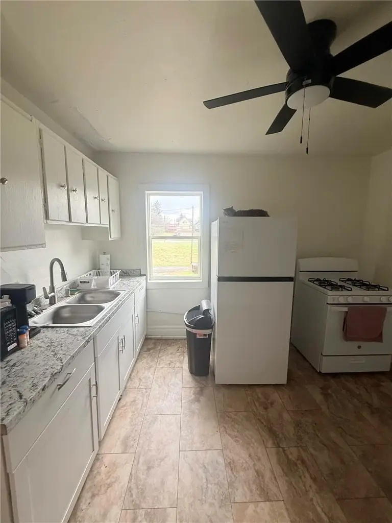 417 New Castle Ave, Sharon, PA 16146 - #3