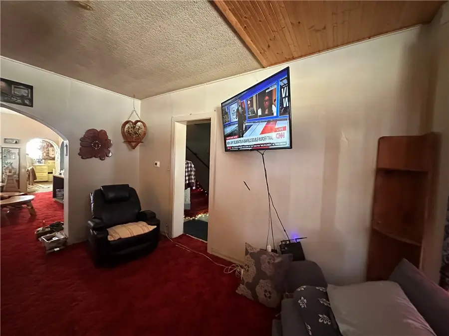 172 Franklin Ave, Vandergrift, PA 15690 - #3