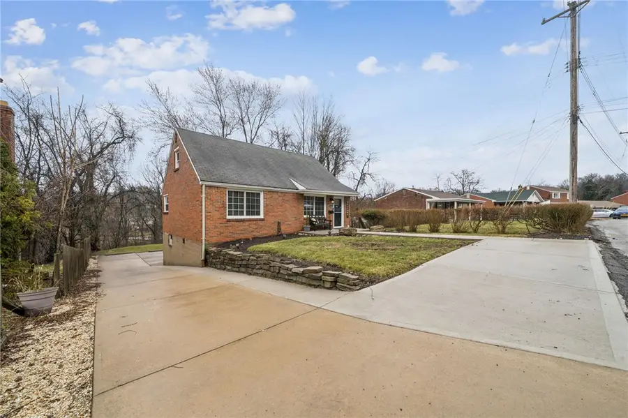 11283 Azalea Dr, Pittsburgh, PA 15235 - #3