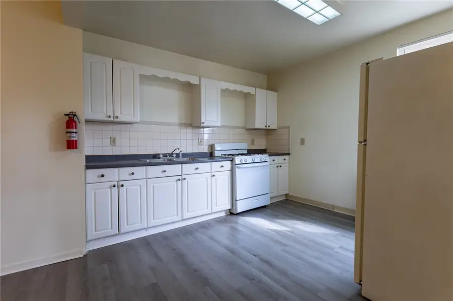 832 Broadway Ave, Stowe, PA 15136 - #3