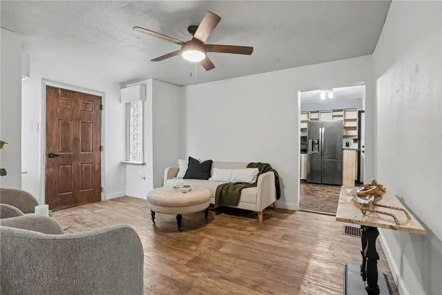 246 Hickory St, McKees Rocks, PA 15136 - #3