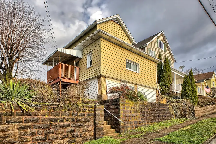 229 S 5th St, Youngwood, PA 15697 - #2