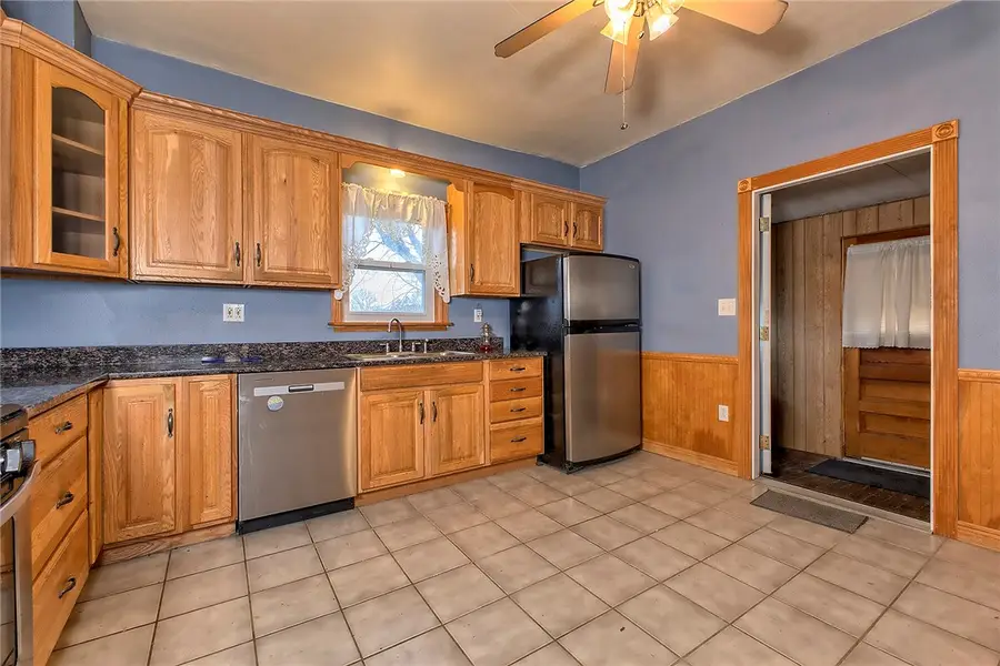 229 S 5th St, Youngwood, PA 15697 - #3