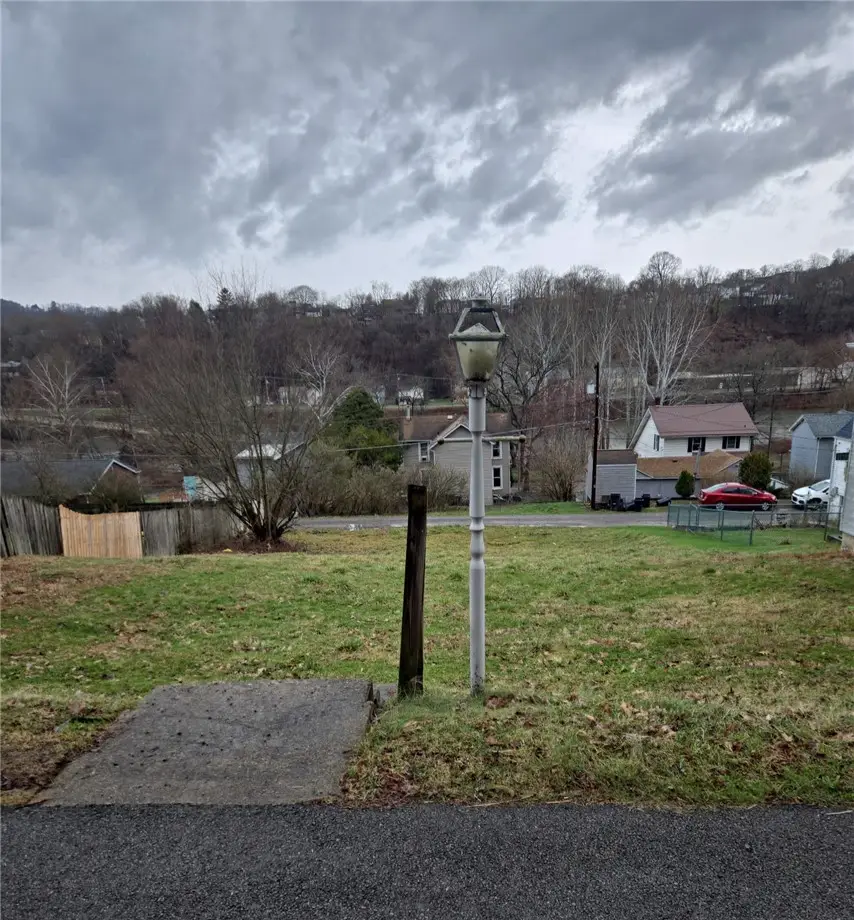 310 Chestnut St, Hyde Park, PA 15641 - #2