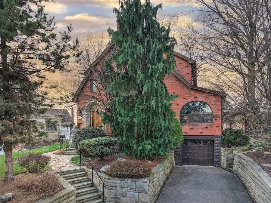 126 Altadena Dr, Pittsburgh, PA 15228 - #3