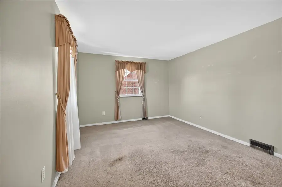 3553 Oakleaf Rd, Pittsburgh, PA 15227 - #3