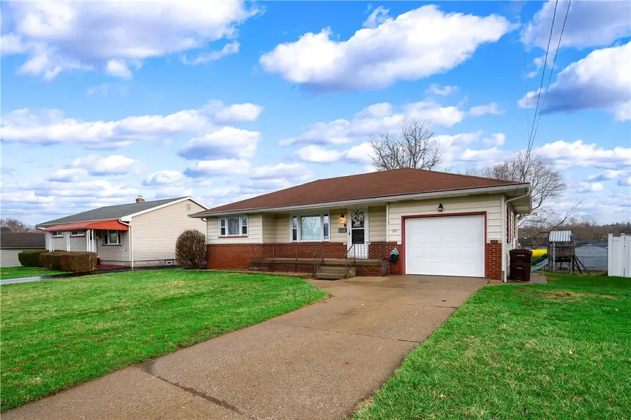 695 Crowder Ave, Sharon, PA 16146 - #2