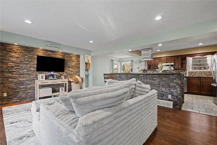 795 Robertson Rd, Hermitage, PA 16148 - #2