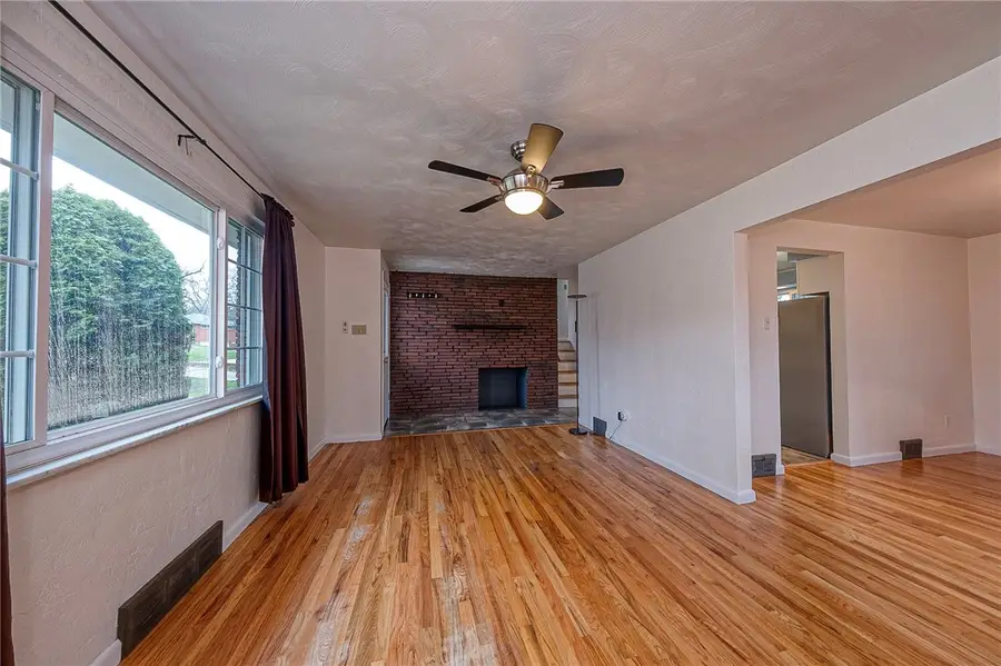 4798 Oakridge Dr., Pittsburgh, PA 15227 - #3