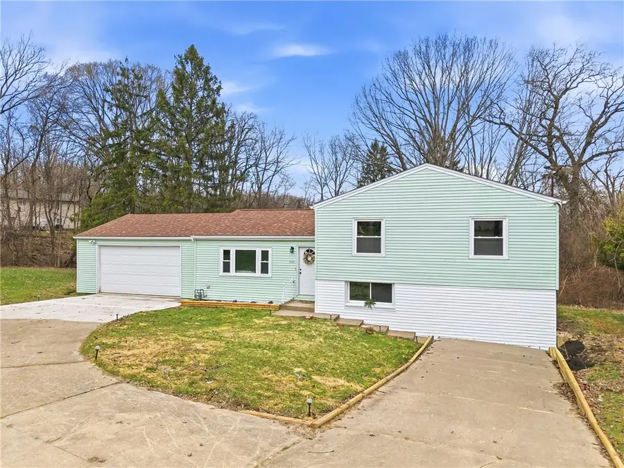 1049 Biscayne Dr, Hermitage, PA 16148 - #2