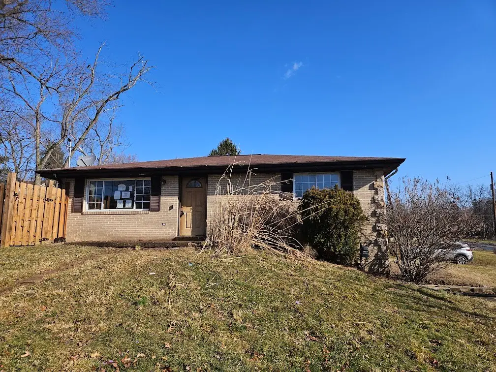 900 Sycamore St, Washington, PA 15301 - #1