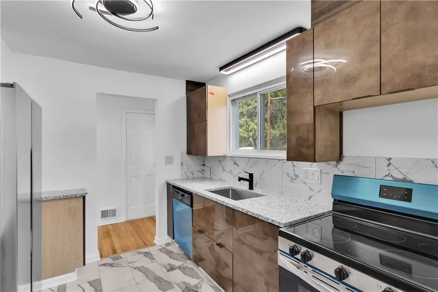 446 Amherst Ave, Carnot Moon, PA 15108 - #3