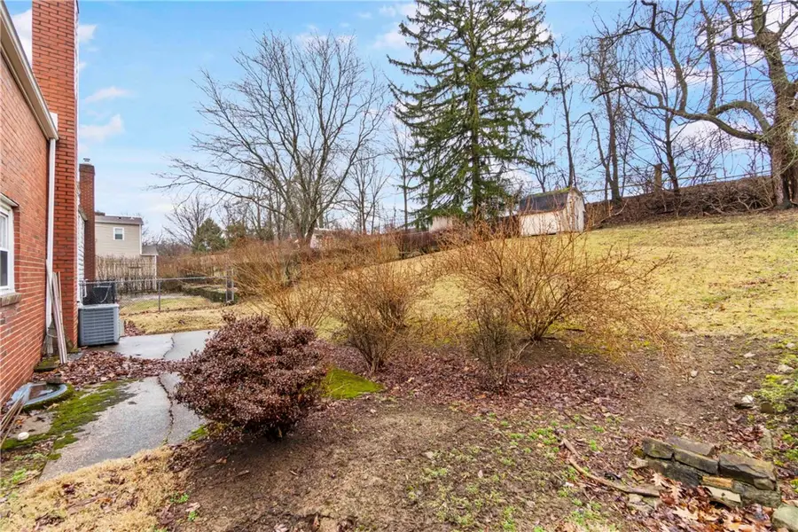 43 Seneca Dr, Pittsburgh, PA 15228 - #3