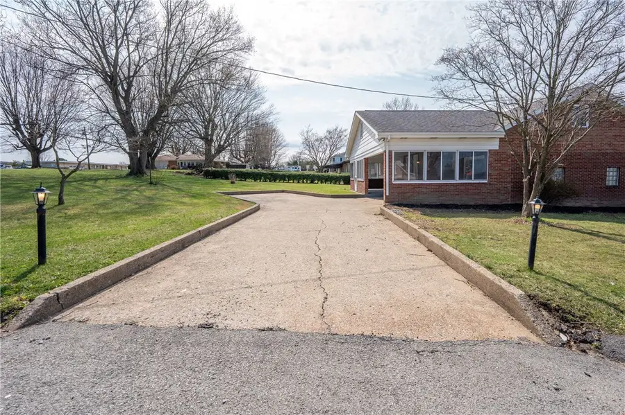 1104 Lakeview Dr, Latrobe, PA 15650 - #3