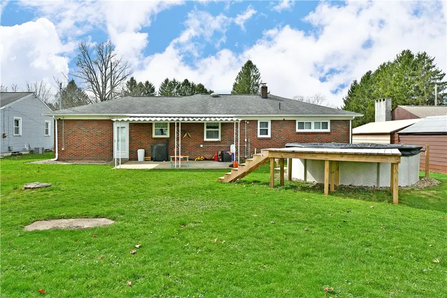 1211 Brentwood Dr, Greenville, PA 16125 - #3