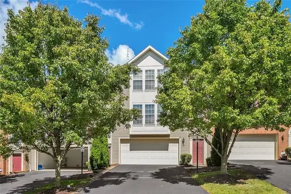 1305 Michael Dr, Pittsburgh, PA 15227