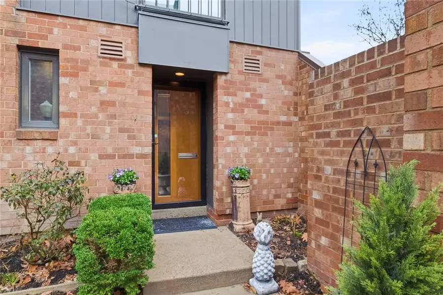 6 Foster Sq, Pittsburgh, PA 15212 - #3