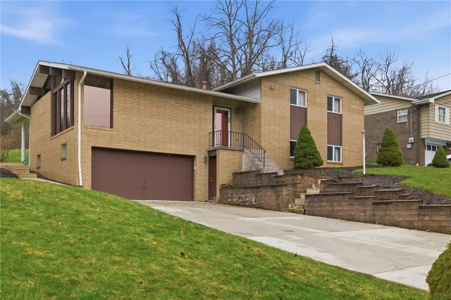 261 Hazelwood Dr, Washington, PA 15301 - #2