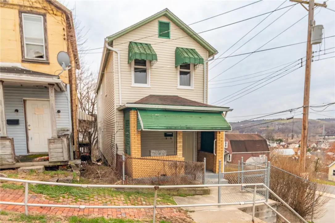 700 6th St, Glassport, PA 15045 - #1