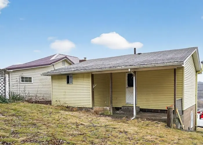 132 Mcvey St, Sturgeon, PA 15082 - #2